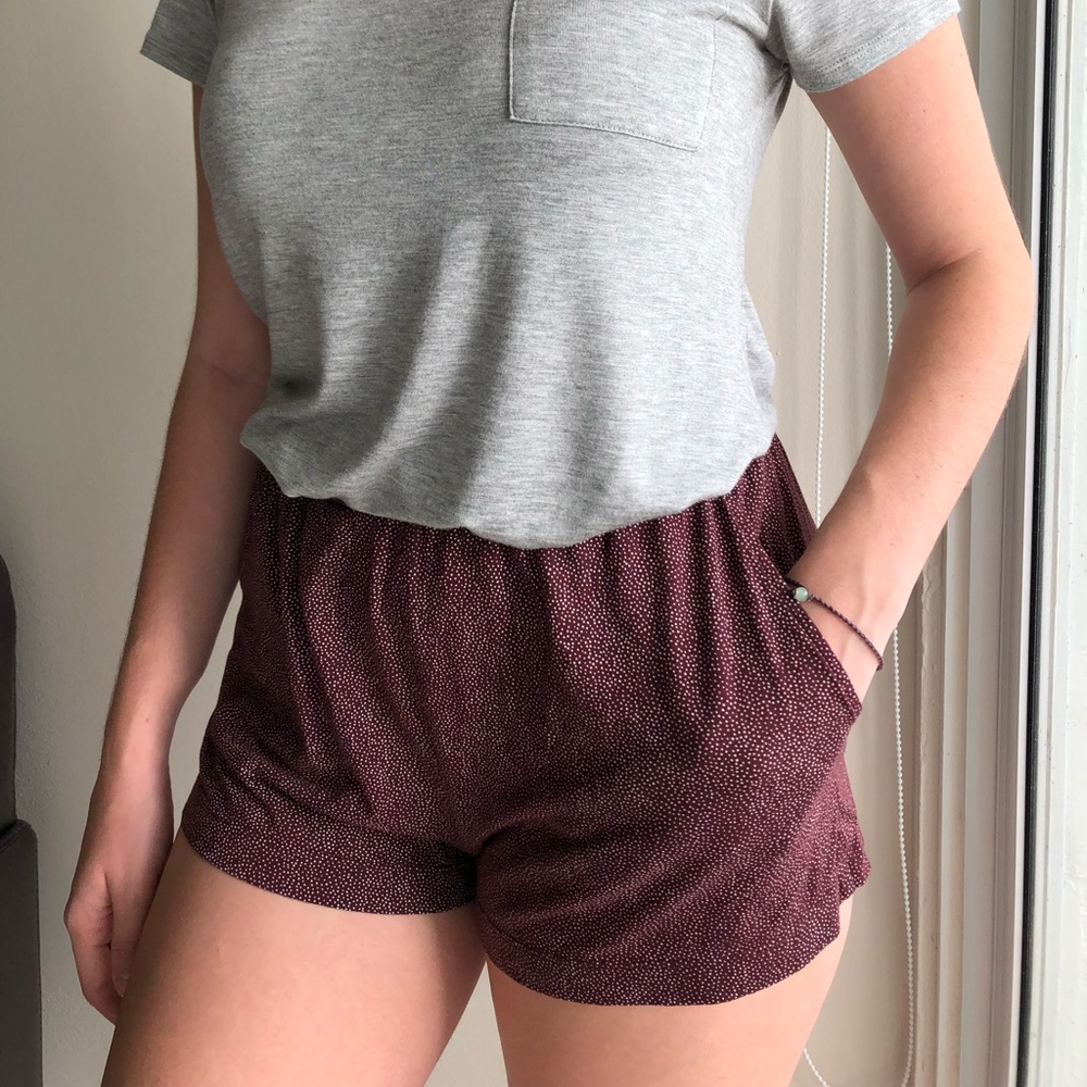H&M Basic Shorts - Picture 2 of 5